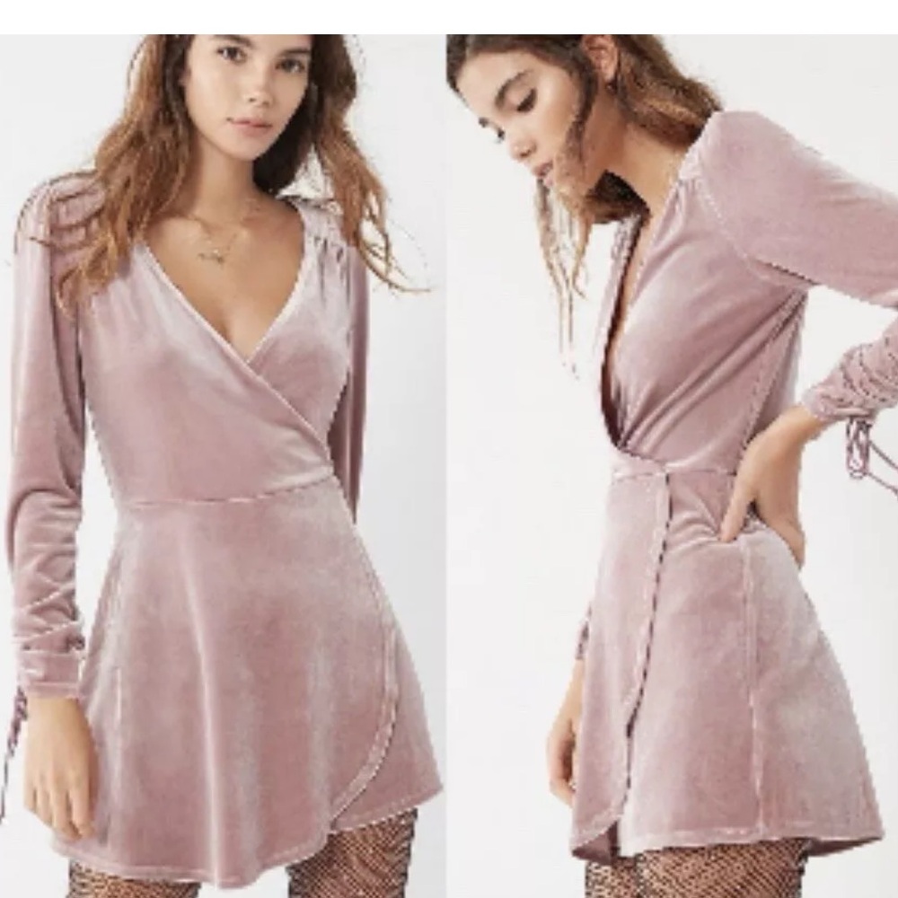 Urban Outfitters Goldmine Velvet Surplice Romper Shorts Blush Mauve Size XS